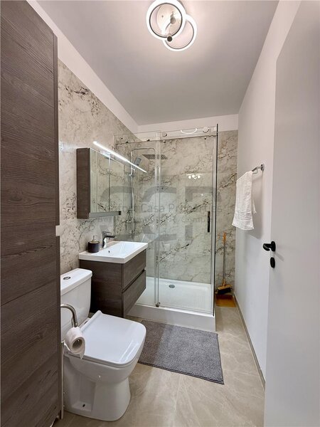Rond Alba Iulia, Decebal, apartament 2 camere lux, totul nou, prima inchiriere, loc parcare.