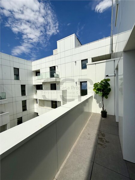 Rond Alba Iulia, Decebal, apartament 2 camere lux, totul nou, prima inchiriere, loc parcare.